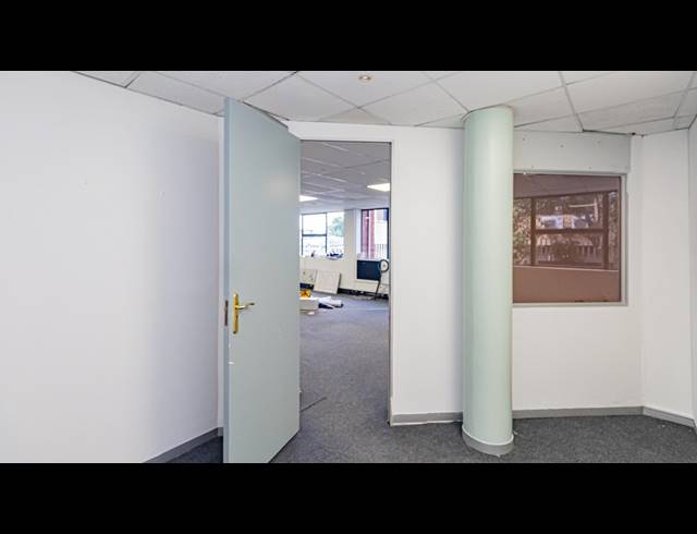 665M² OFFICE TO LET IN FERNDALE